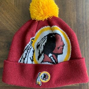Washington redskjns pompom hat